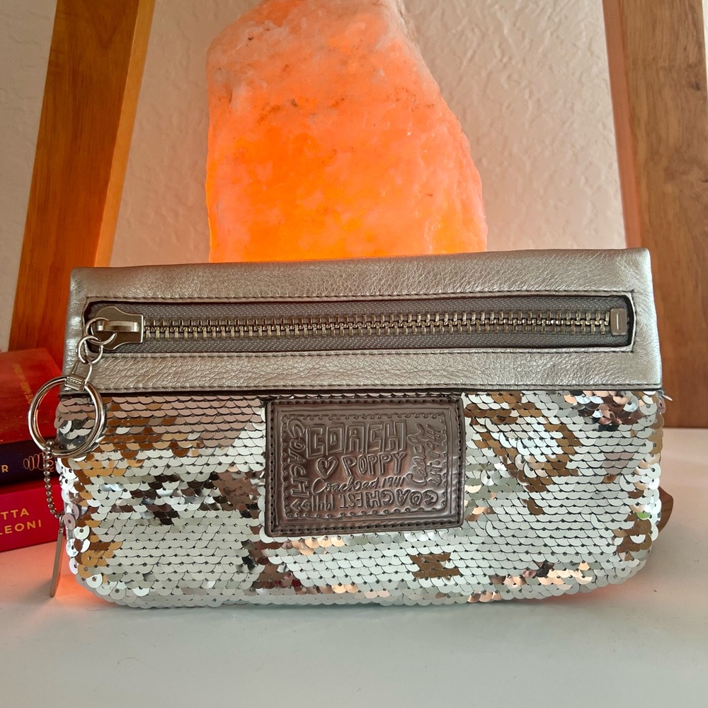 COACH POPPY SILVER SEQUIN ZIP CLUTCH BAG #42973